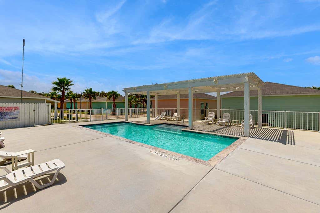Seaglass Cottage - Pool, Fire Pit & Dogs OK
