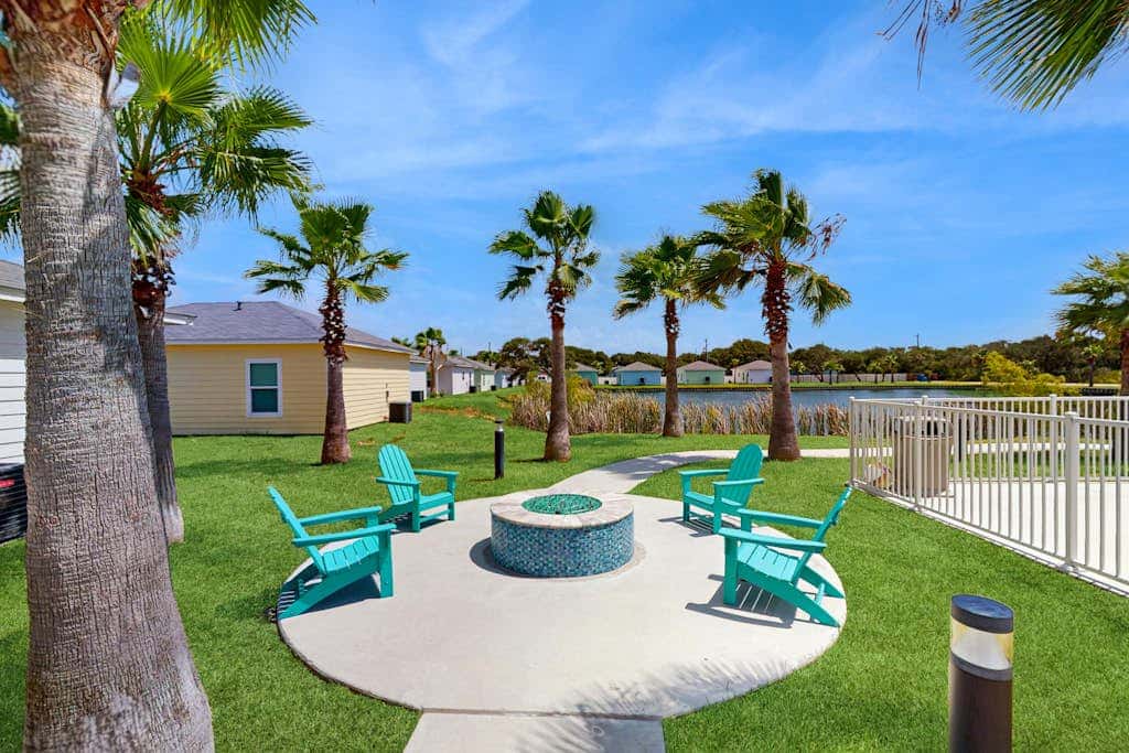 Seaglass Cottage - Pool, Fire Pit & Dogs OK