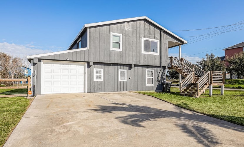 Spacious downstairs home near beach with patio, kitchen, board games, AC