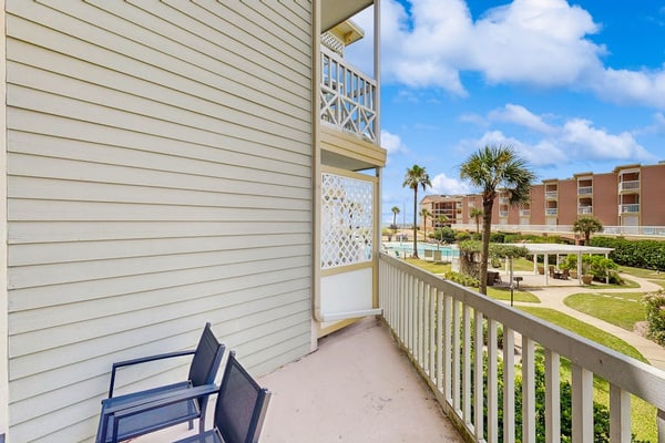 Snowbird-friendly condo with beach access, balcony, pool, & BBQ area