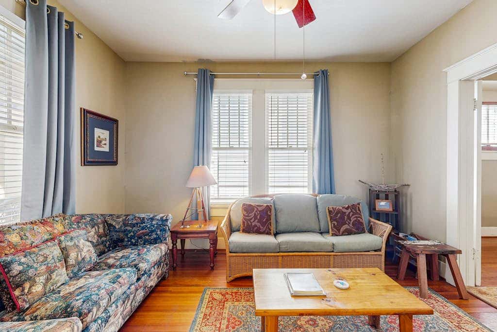 Greener Grasses - Pool Table, Deck & Dog-Friendly