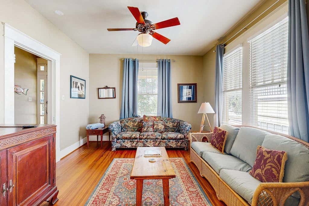 Greener Grasses - Pool Table, Deck & Dog-Friendly