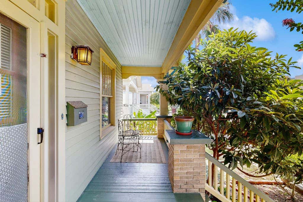 Greener Grasses - Pool Table, Deck & Dog-Friendly
