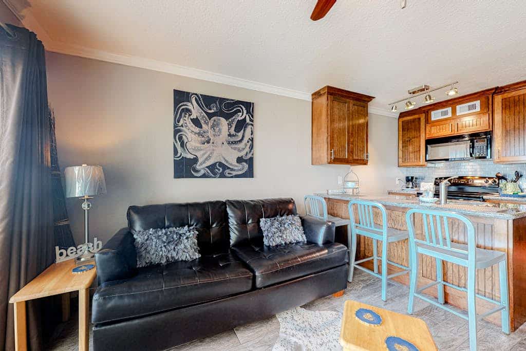 Modern condo with Gulf-view balcony - pools, hot tub, gym, beach access, W/D, AC