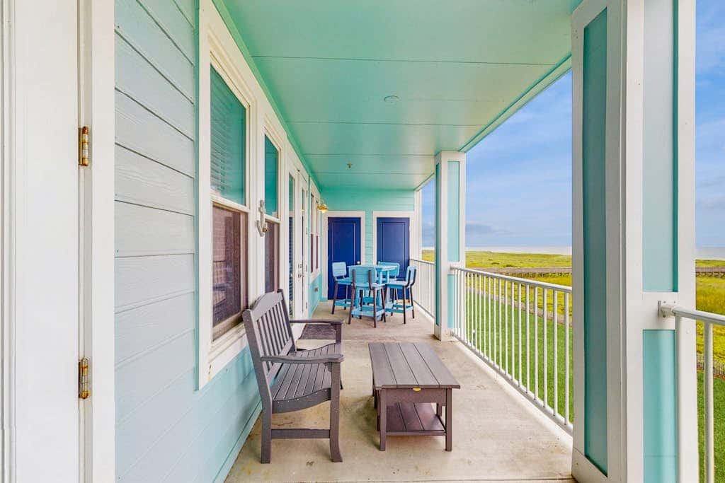 Pointe West Resort - Treasure on the Beach