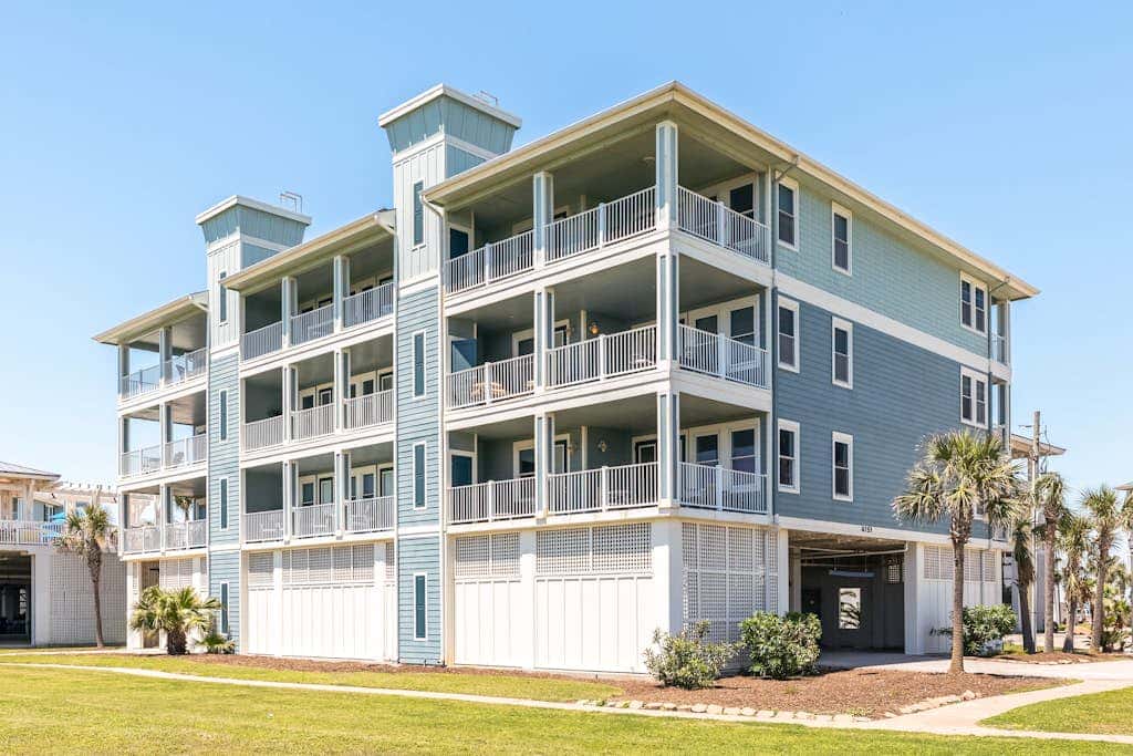 Pointe West Resort - Treasure on the Beach