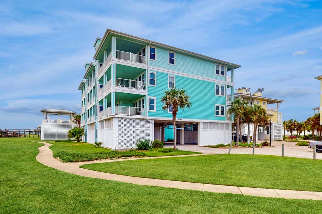 Pointe West Resort - Treasure on the Beach