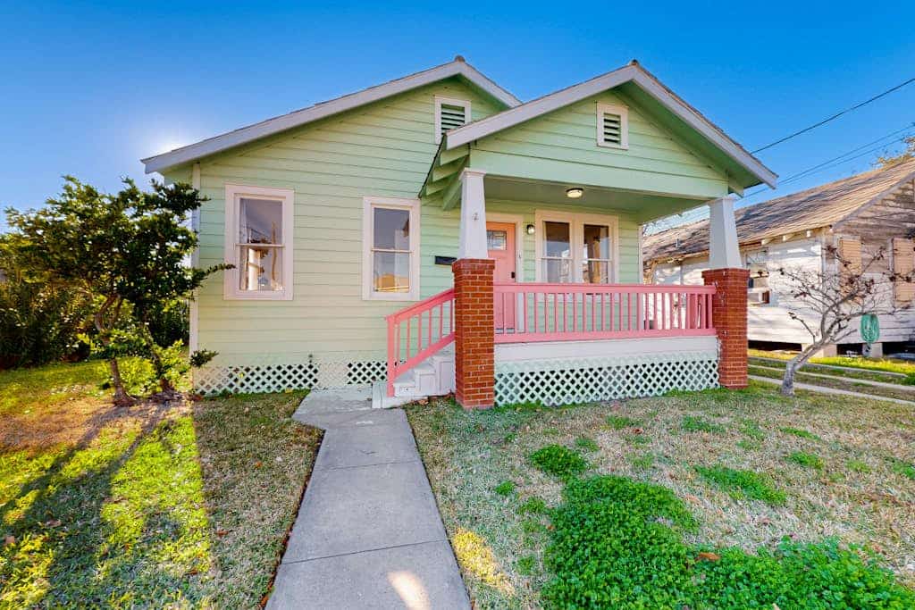 Kay's Kottage - Fenced Yard, Near Beach & Seawall