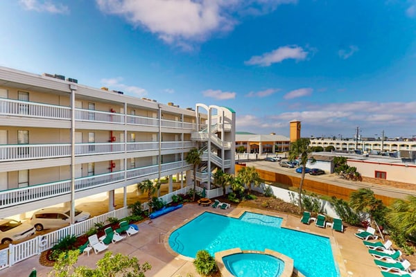 Oceanview condo with WiFi, balcony & pool