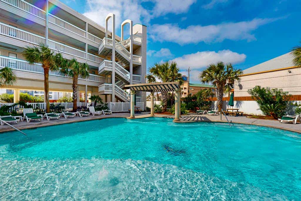 Oceanview condo with WiFi, balcony & pool