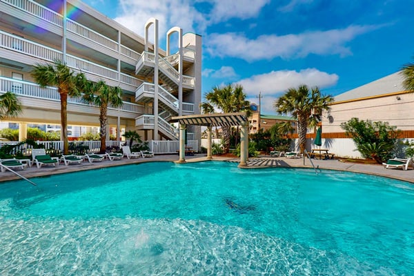 Oceanview condo with WiFi, balcony & pool