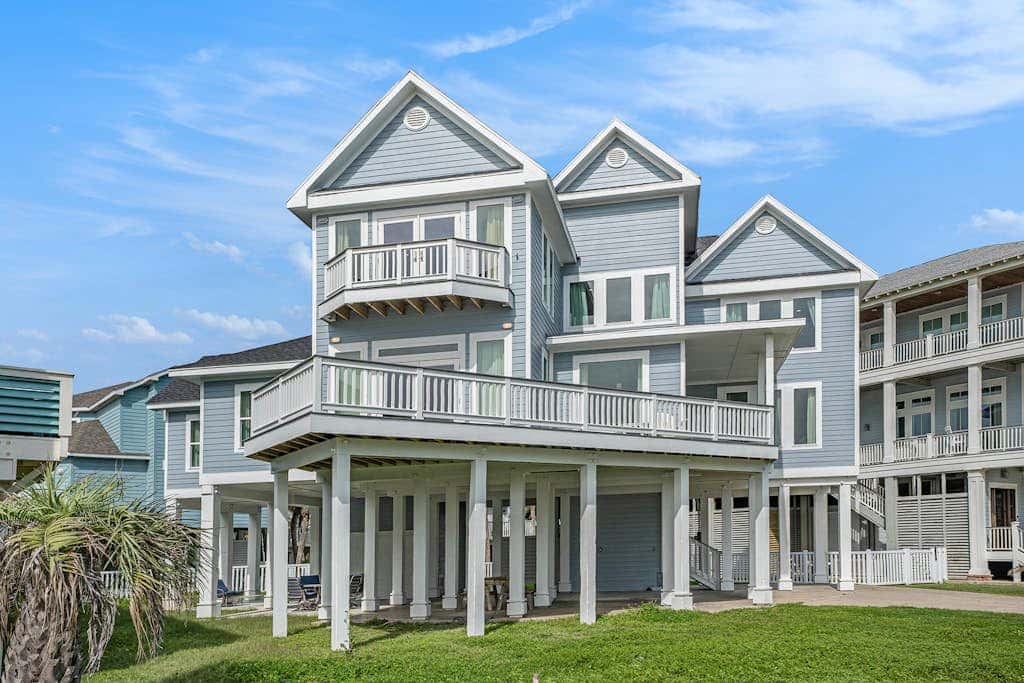 Beach Haus - Sleeps 22, Ocean-View Balconies
