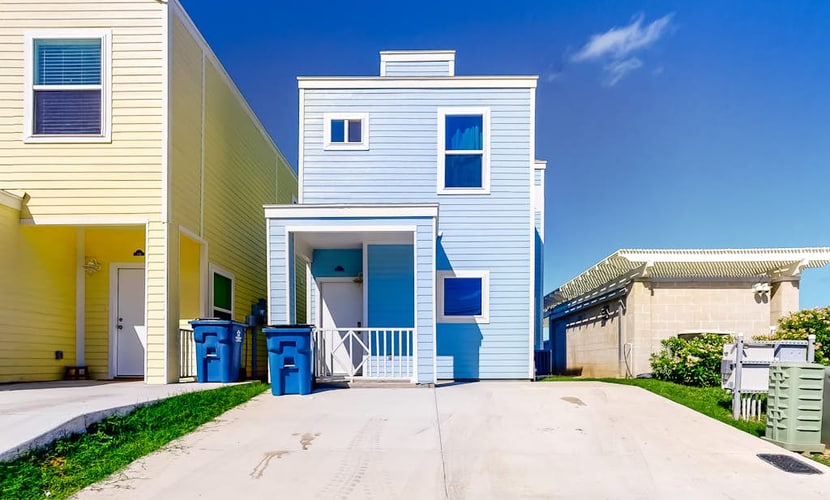 Dual-Suites on the Bay - High-Speed WiFi, Shared Pool, Central AC & Water Views
