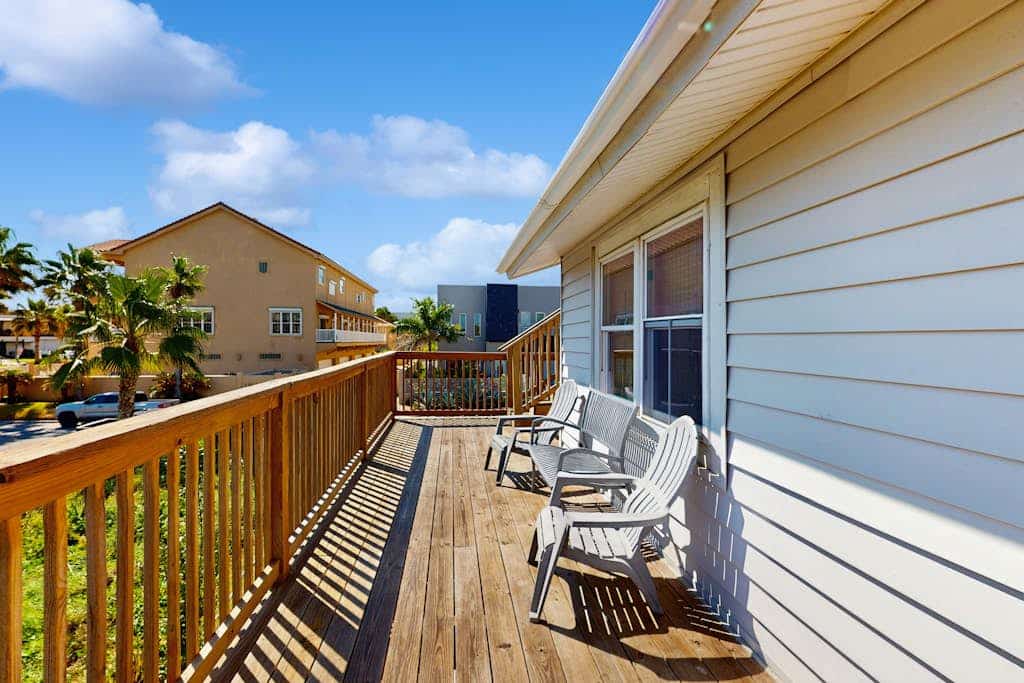 Dog-friendly condo with deck swings & panoramic views from crow's nest