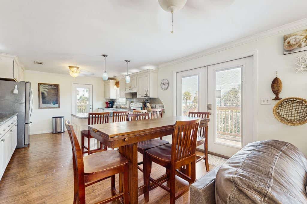 Dog-friendly condo with deck swings & panoramic views from crow's nest