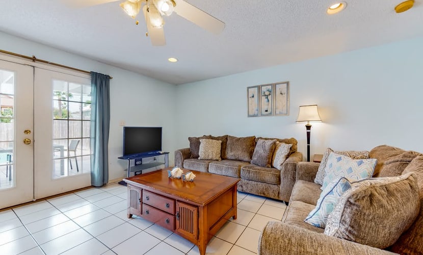 Casa De La Isla with private pool - 1 block to beach
