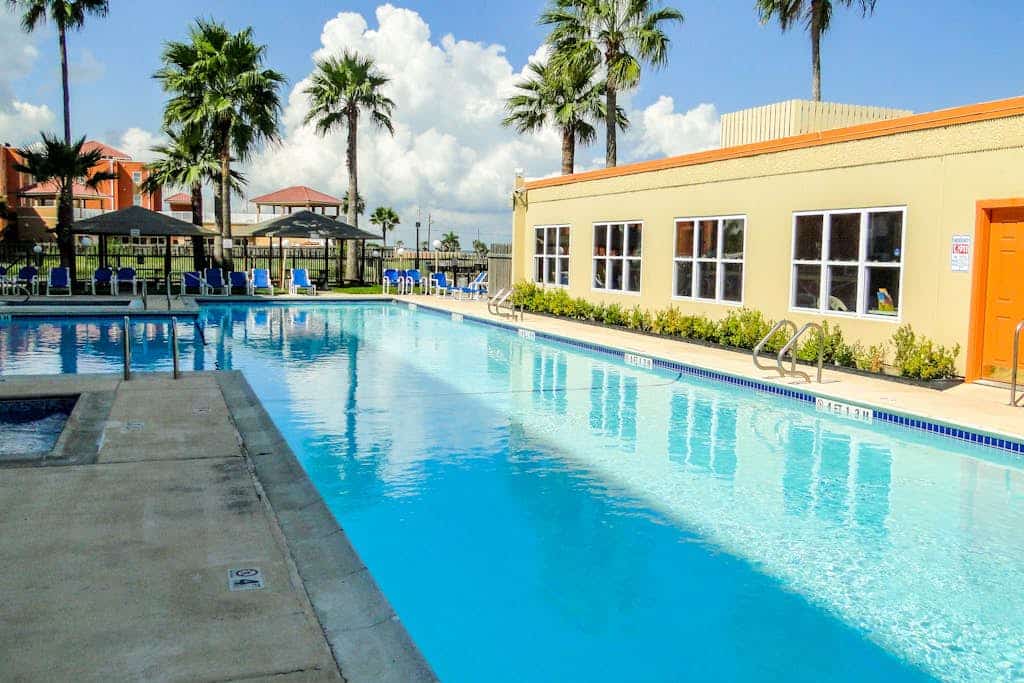 Cute Condo with Shared Pool & Hot Tub - Near the Beach and Schlitterbahn