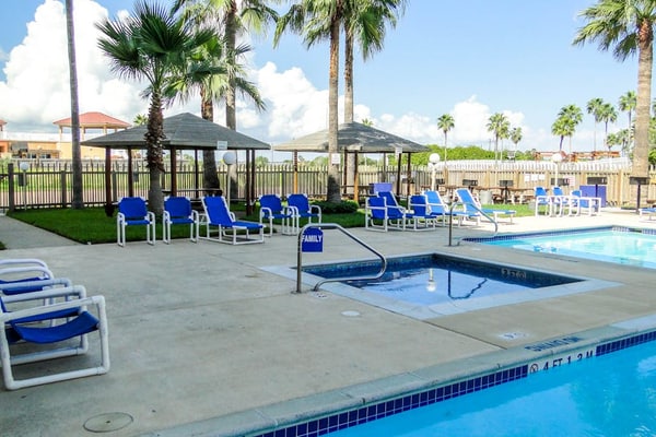 Cute Condo with Shared Pool & Hot Tub - Near the Beach and Schlitterbahn