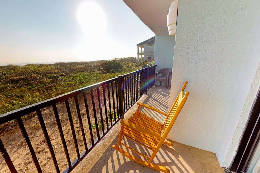 Continental #105 - Gulf-Front Condo, Beach Access