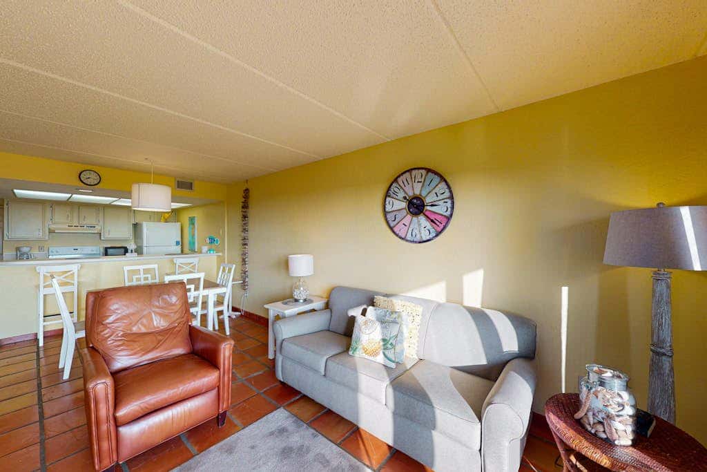 Continental #105 - Gulf-Front Condo, Beach Access