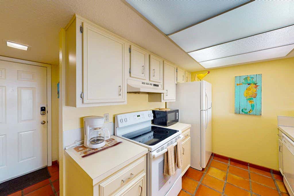 Continental #105 - Gulf-Front Condo, Beach Access
