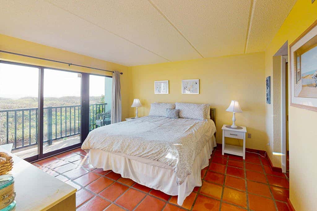 Continental #105 - Gulf-Front Condo, Beach Access