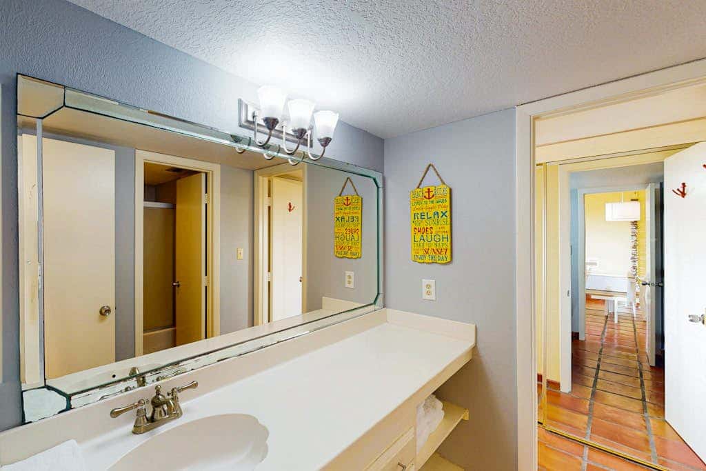 Continental #105 - Gulf-Front Condo, Beach Access