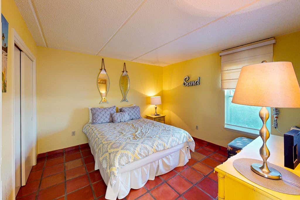 Continental #105 - Gulf-Front Condo, Beach Access