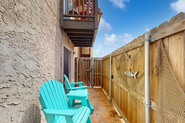 Comfortable, recently remodeled condo with shared pool, steps from the beach