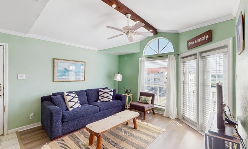 Partial Gulf view condo w/ a private balcony, shared pool, & hot tub - dogs OK