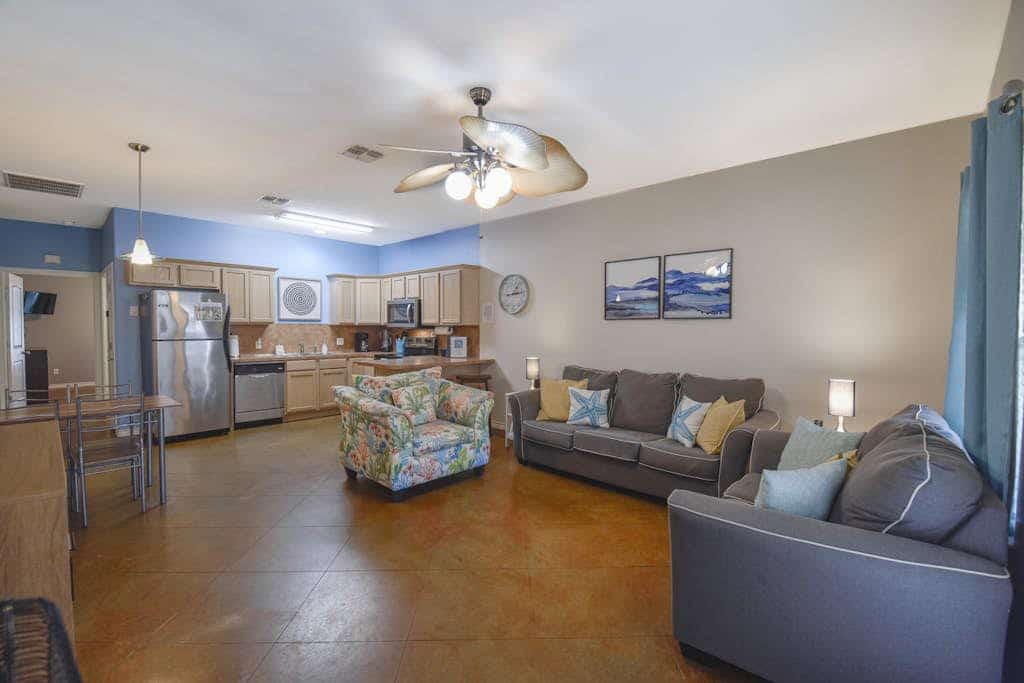 Palm Bay 305 - Lagoon Pool, Patio & Dogs OK