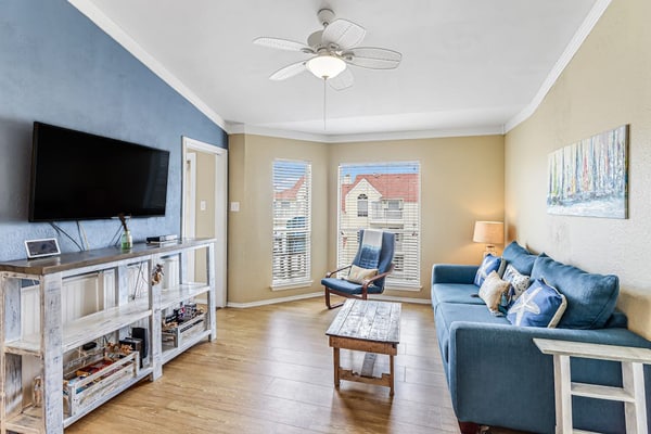 3rd-floor condo near the beach with water views, hot tub, heated pool, gym, AC
