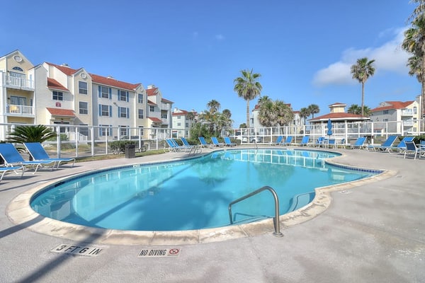 3rd-floor condo near the beach with water views, hot tub, heated pool, gym, AC
