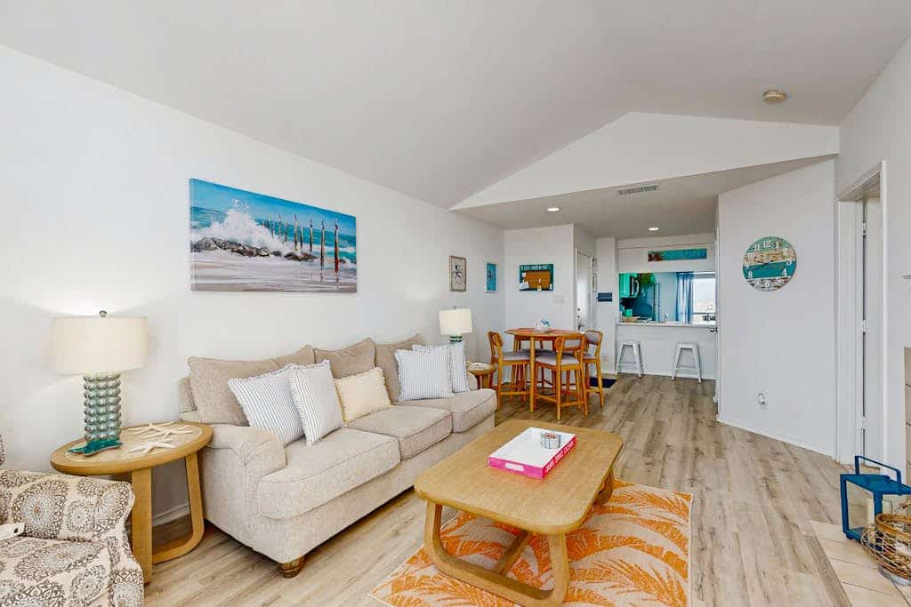 Beach Club 352 - Pool, Hot Tub, Gym & Balcony
