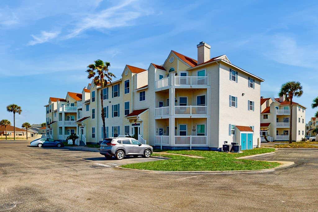 Beach Club 352
