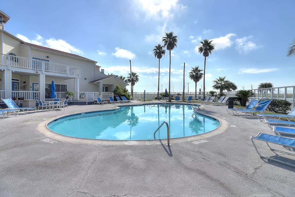 Beach Club 352