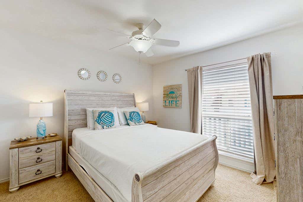 Beach Club 352