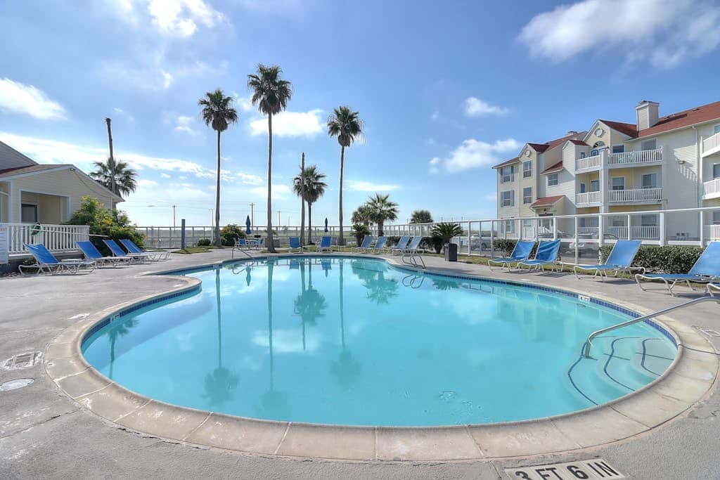 Beach Club 352