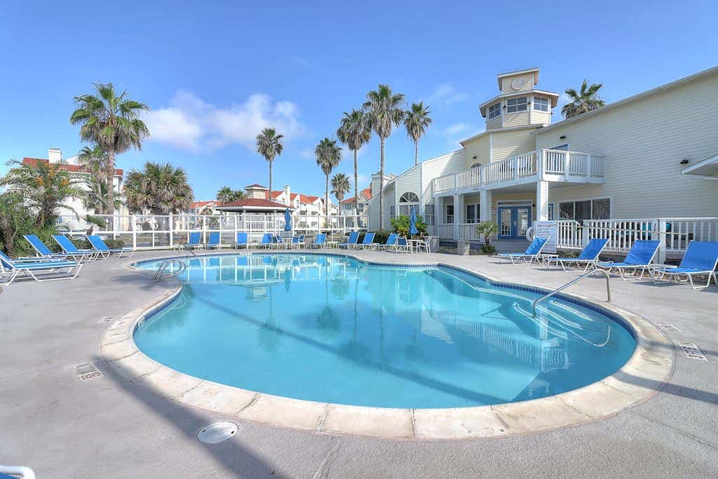 Beach Club 352