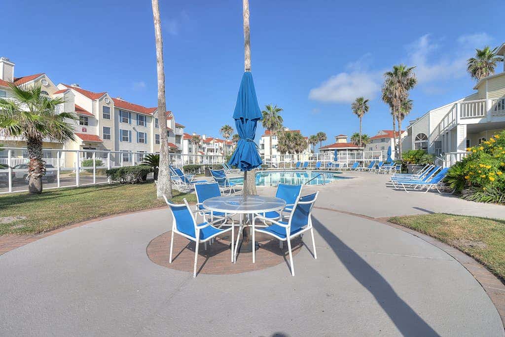 Beach Club 352