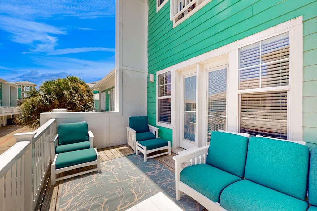 Newly Remodeled Condo w/ Pool & 2nd-story Deck – Walk to Beach