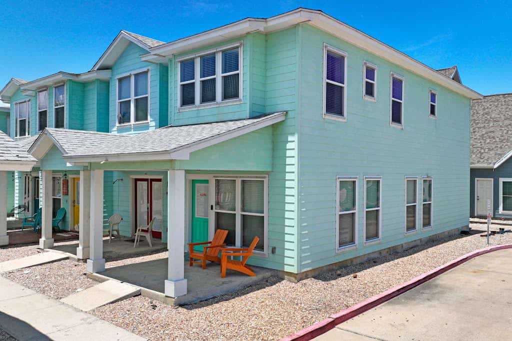 Port A townhome near the beach with pool, balcony & patio - snowbird-friendly