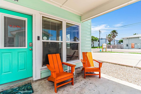 Port A townhome near the beach with pool, balcony & patio - snowbird-friendly