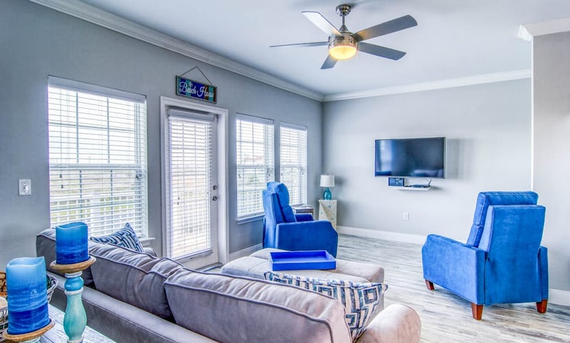 Updated townhome with Gulf views, WiFi, washer/dryer, & pool
