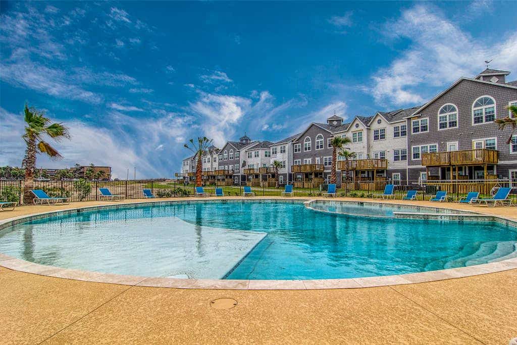 Updated townhome with Gulf views, WiFi, washer/dryer, & pool