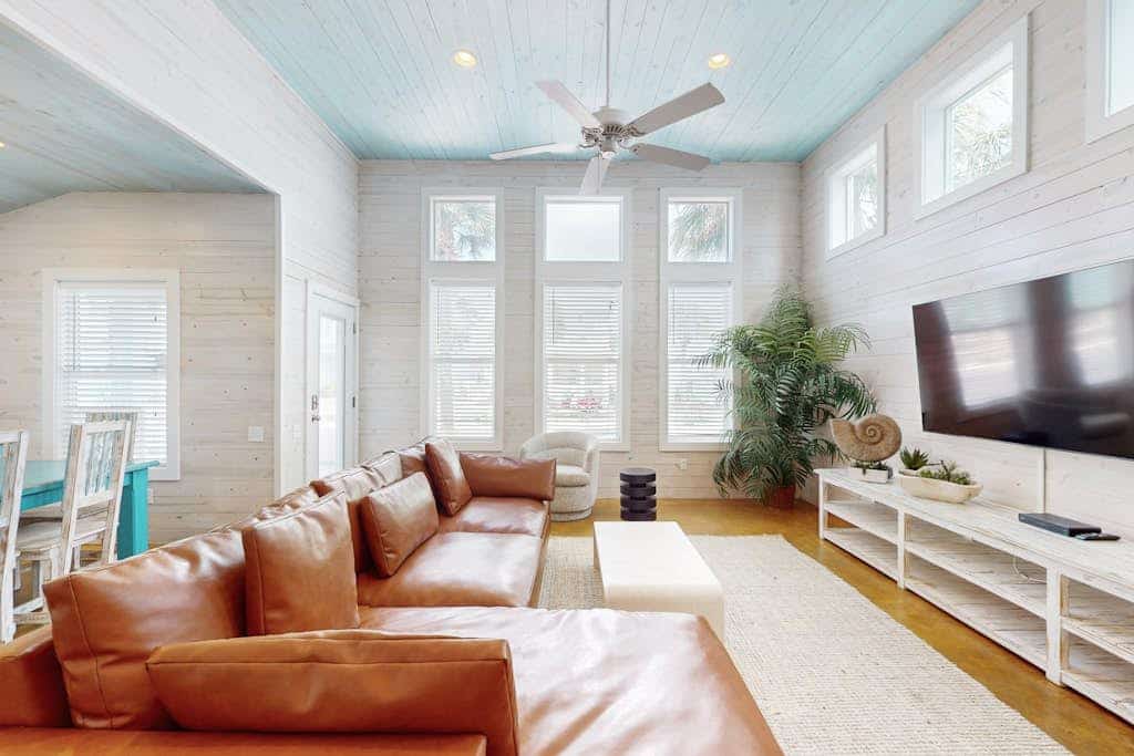 Chic house near the beach with large top-floor deck and shared pool - dogs OK