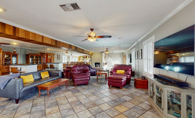 Two-story dog-friendly house with private pool table, enclosed backyard, BBQ