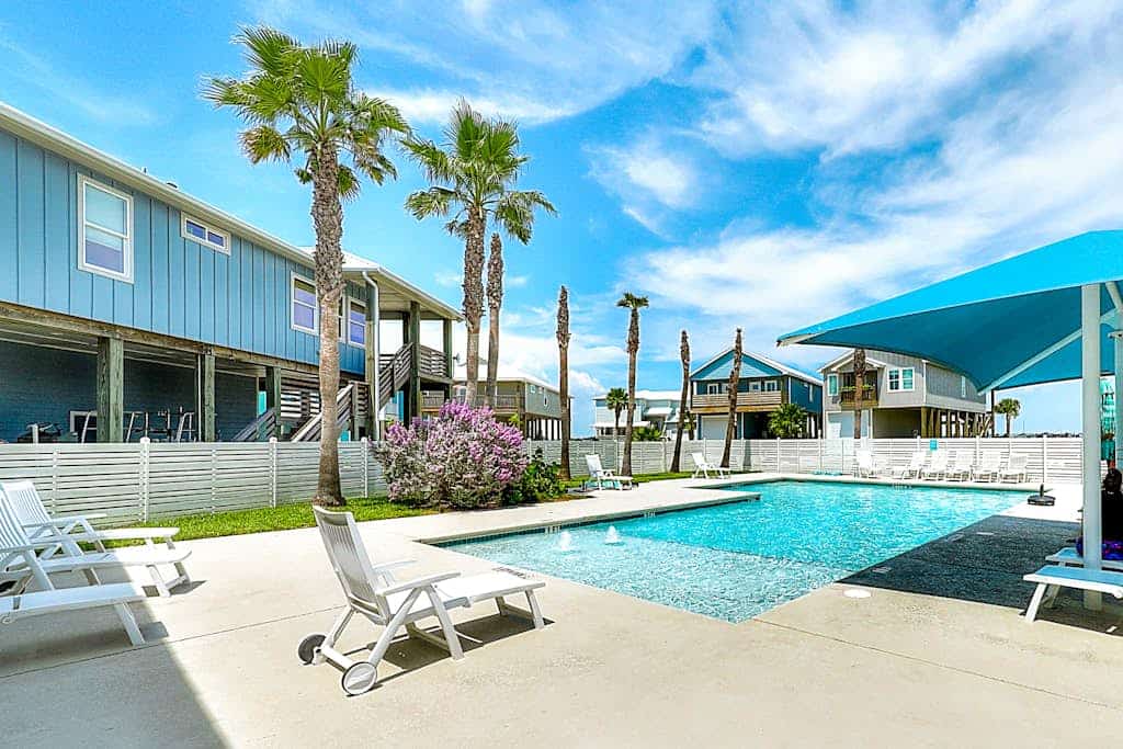 Delightful dog-friendly retreat near everything w/ great views, and decks
