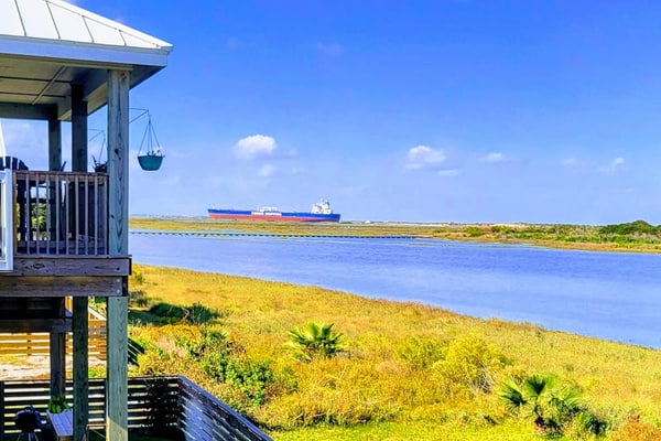 Delightful dog-friendly retreat near everything w/ great views, and decks