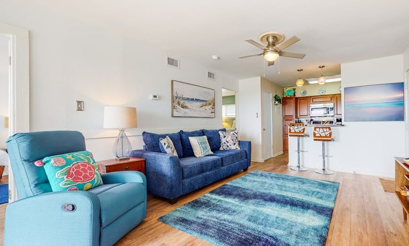 Gulf-front, 2nd-floor condo with balcony, AC, pool, game room & beach access